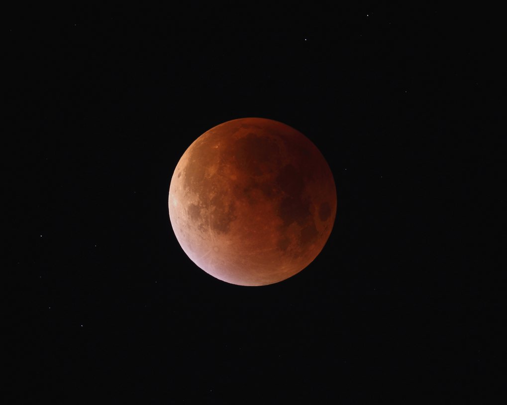 Die Supermond-Mondfinsternis am 28. September 2015. Die Supermond-Mondfinsternis am 28. September 2015.