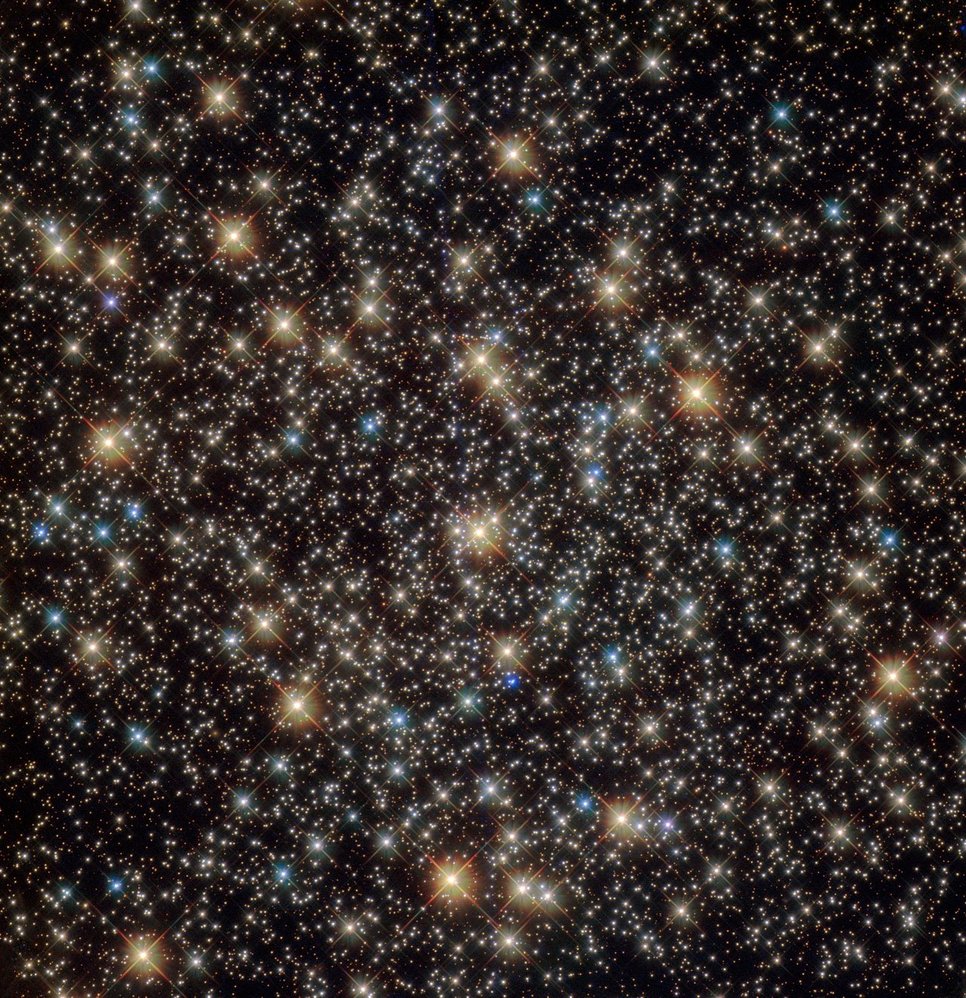 Close-up of the central region of the globular cluster NGC 3201. The brighter stars show cross-shaped rays